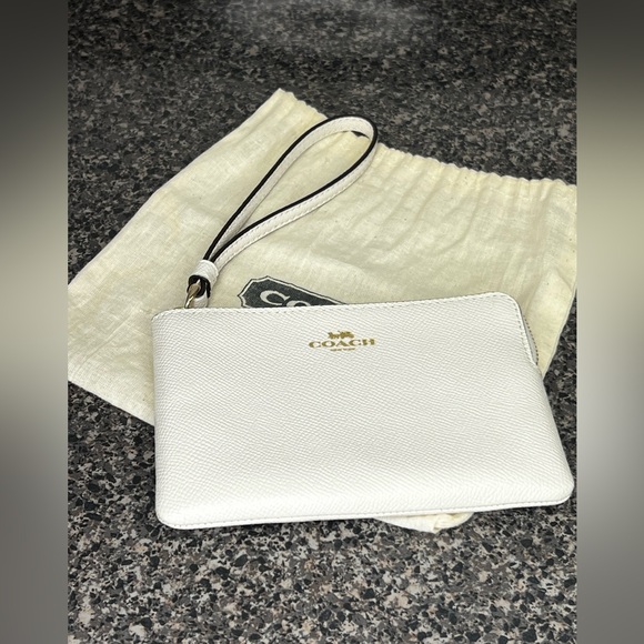 Coach Handbags - Coach White Leather Clutch Wristlet
